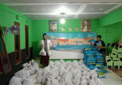 Yayasan At-Tawassuth Distribusikan 100 Paket Sembako Fidyah BSMU – BSI